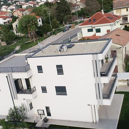 Apartmani Le-Lu Kaštela Exteriér fotografie