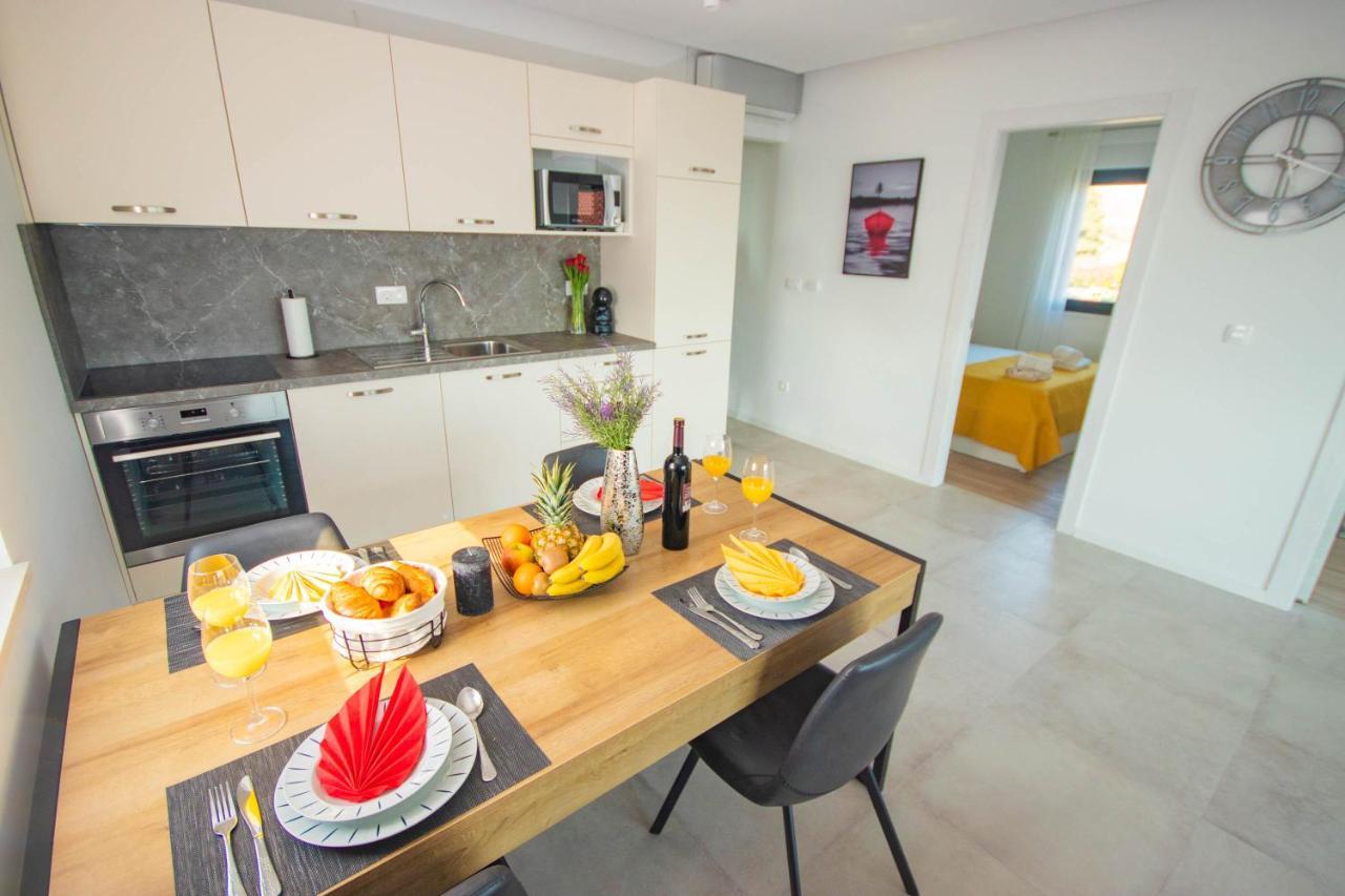 Apartmani Le-Lu Kaštela Exteriér fotografie